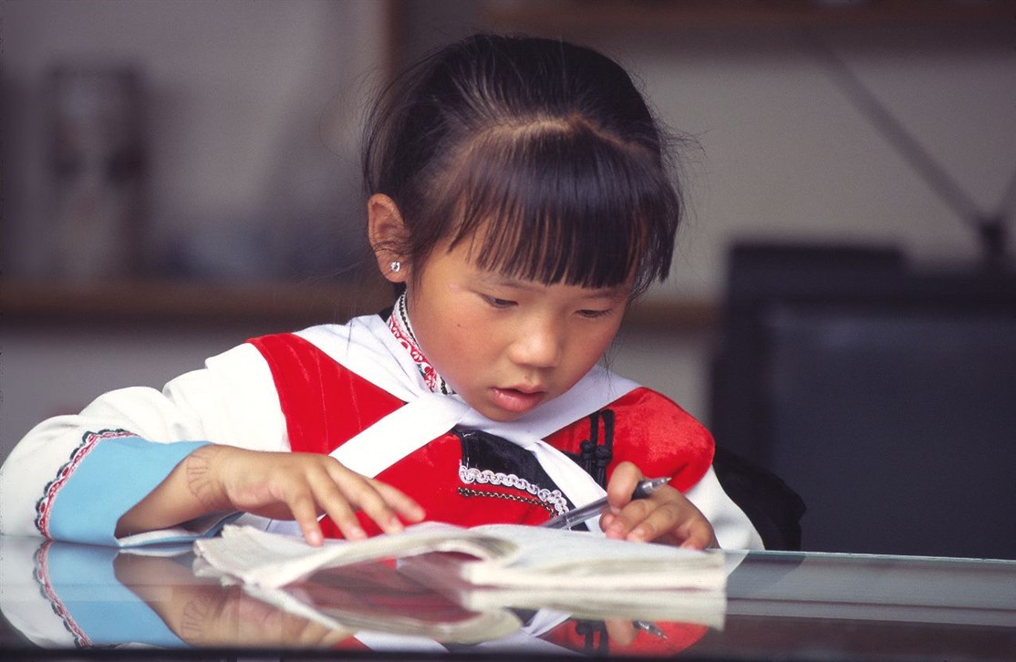 Nakhi skolepige, Yunnan, SV Kina,